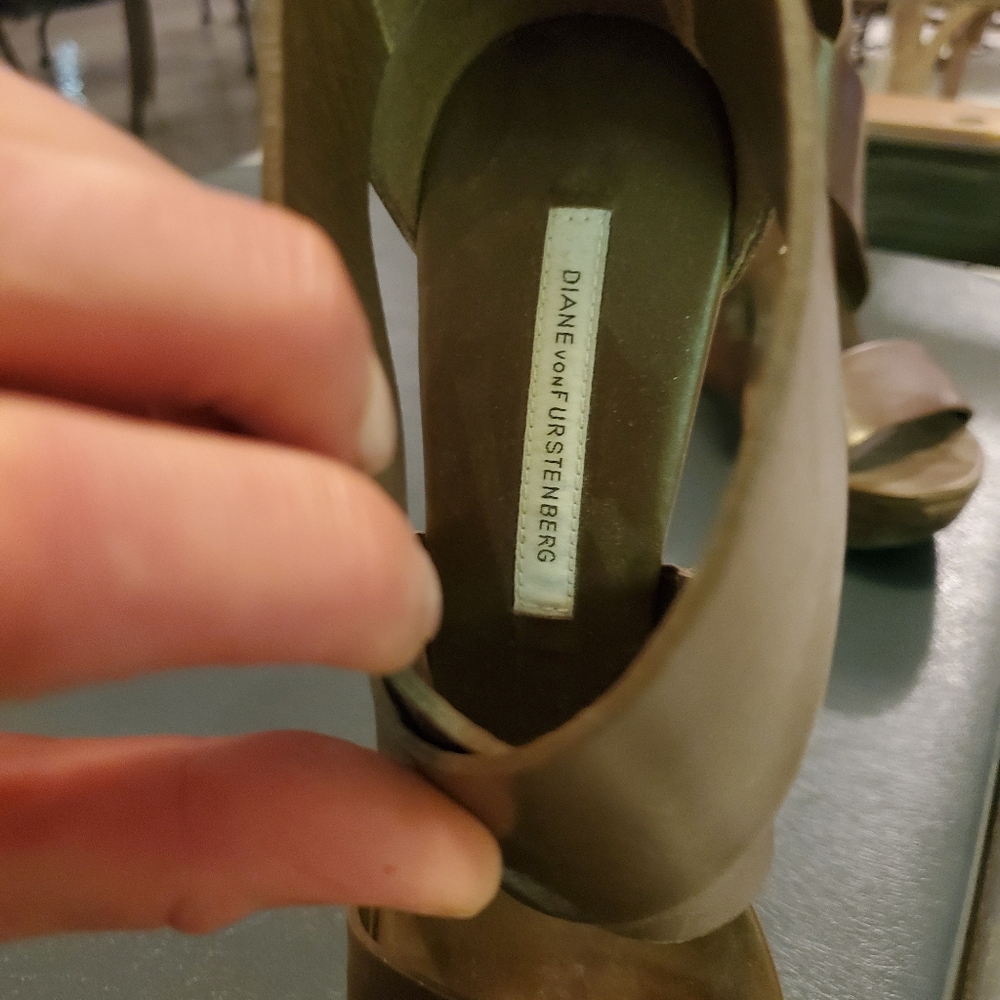 Diane von Furstenberg size 7 leather wedges